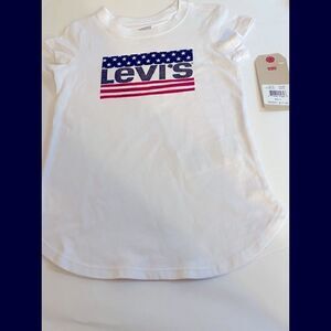 🎉Levi’s Short Sleeve Sportwear Logo shirt color White size:5